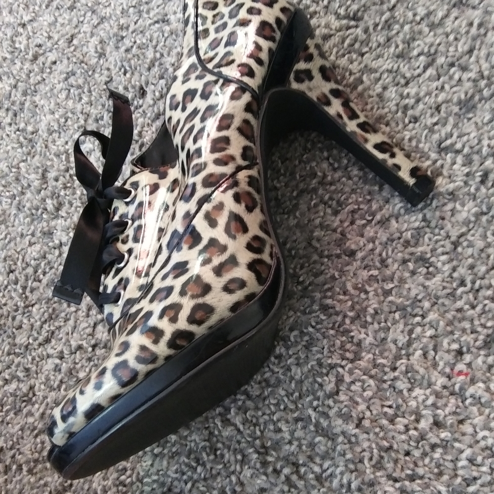 High Heels - Picture 3 of 4